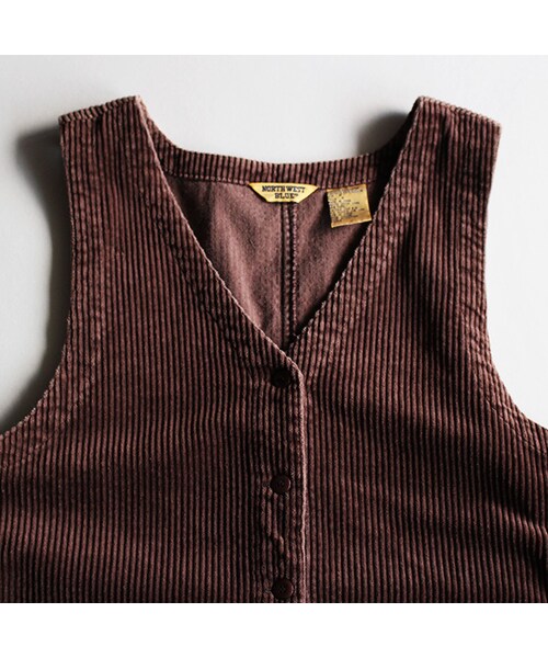 Vintage Clothing（ヴィンテージクロージング）の「Corduroy Long Vest（トップス・Brown・One）」の3枚目の写真