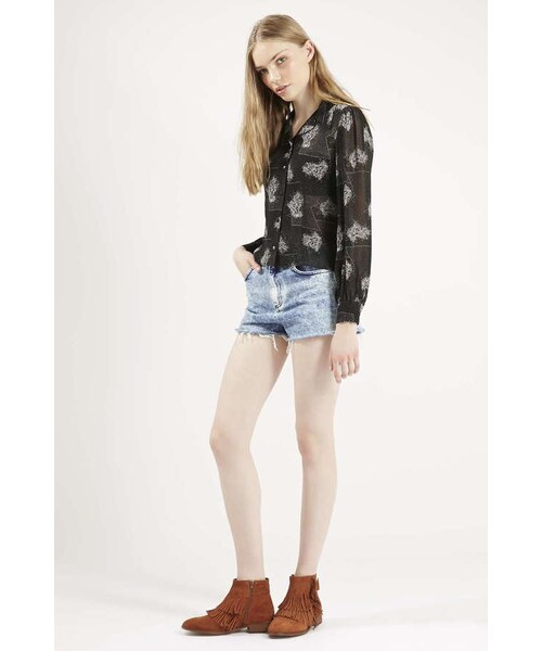 TOPSHOP（トップショップ）の「Topshop archive Debbie acid wash denim shorts（その他パンツ・レディース・Blue・0/2/4/6/8/10/12）」の3枚目の写真