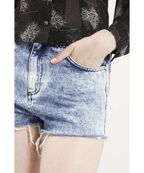 TOPSHOP（トップショップ）の「Topshop archive Debbie acid wash denim shorts（その他パンツ・レディース・Blue・0/2/4/6/8/10/12）」の4枚目の写真