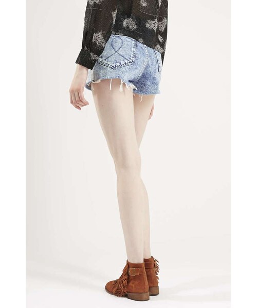 TOPSHOP（トップショップ）の「Topshop archive Debbie acid wash denim shorts（その他パンツ・レディース・Blue・0/2/4/6/8/10/12）」の2枚目の写真