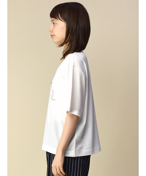 w closet（ダブルクローゼット）の「刺繍入りVネックTシャツ（トップス・レディース・オフホワイト/グレー/ブルー/ブラック・FREE）」の6枚目の写真