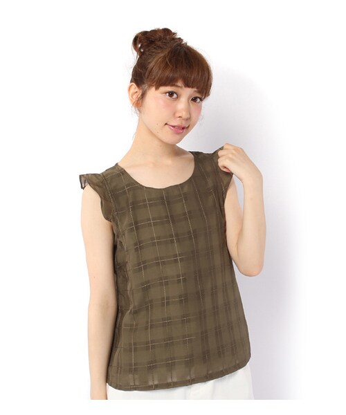 PAGEBOY（ページボーイ）の「Uネックフリルブラウス（トップス・レディース・ホワイト系/オフホワイト系/カーキ系/ネイビー系）」の3枚目の写真