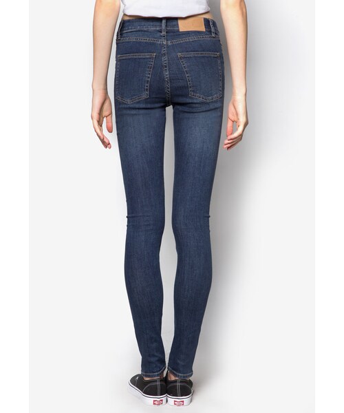 CHEAP MONDAY(チープマンデイ)の「Second Skin Credit Dark Blue Jeans(パンツ・レディース・Credit Dark Blue・25/27/29/31)」の3枚目の写真