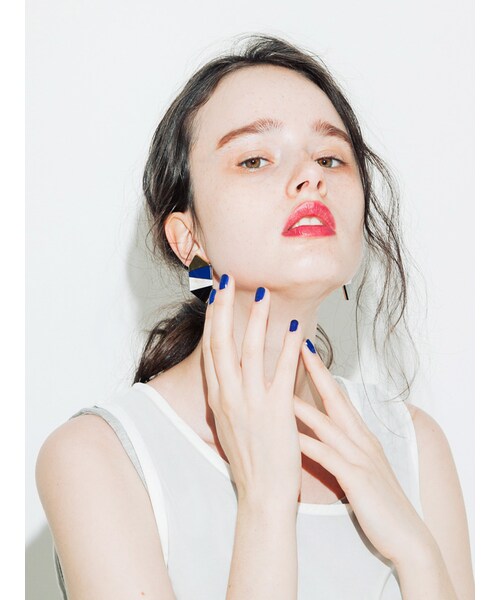 MURUA（ムルーア）の「【LIFE】ヘキサゴンカラーピアス（アクセサリー・レディース・イエロー/ブルー/ブラウン）」の6枚目の写真