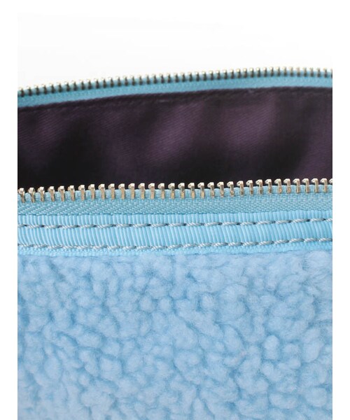 31 Sons de mode（トランテアン　ソン　ドゥ　モード）の「≪秋物ポイント2倍≫配色ファー／ボアクラッチ（バッグ・レディース・ブルー/オフホワイト/パープル/ピンク・フリー）」の7枚目の写真