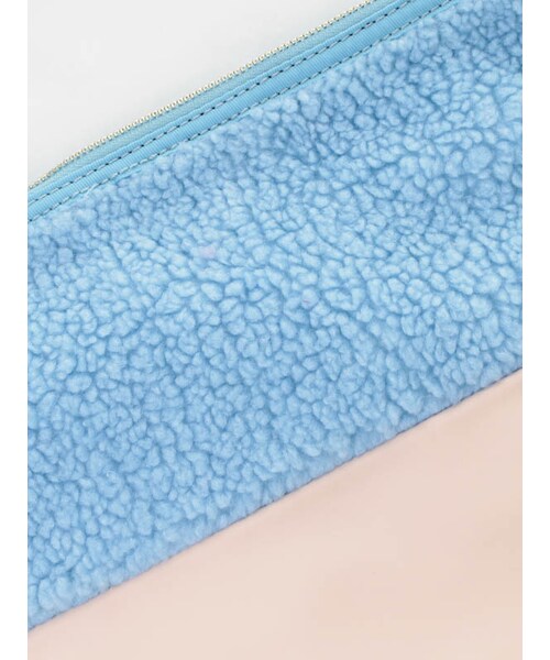 31 Sons de mode（トランテアン　ソン　ドゥ　モード）の「≪秋物ポイント2倍≫配色ファー／ボアクラッチ（バッグ・レディース・ブルー/オフホワイト/パープル/ピンク・フリー）」の9枚目の写真