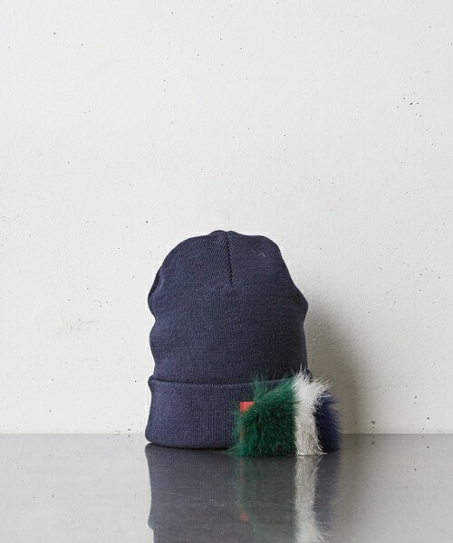 yoshiokubo（ヨシオクボ）の「yoshio kubo フォックスファー着脱ニットキャップ（ニットキャップ/ビーニー・メンズ・ブラック/ネイビー・FREE）」の2枚目の写真