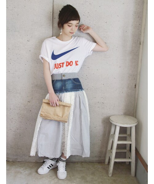 italie to france（イタフラ）の「テレビ番組ナマイキボイスで着用！デニムとストライプ×花レース切替スカート（スカート・レディース・その他）」の4枚目の写真