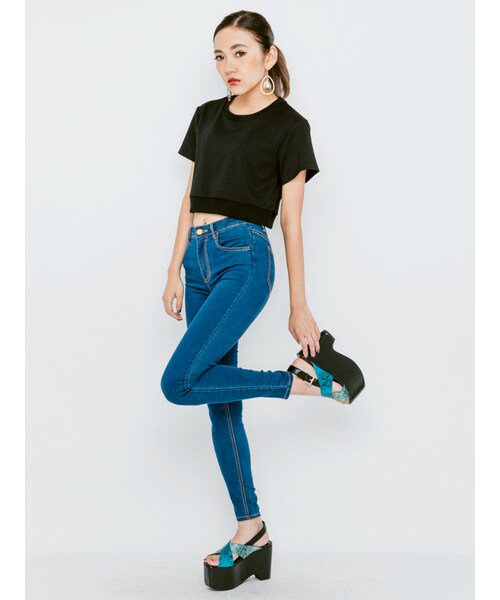 EVRIS（エヴリス）の「シンプルクロップドTOPS（トップス・レディース・ブラック/ボルドー・F）」の4枚目の写真