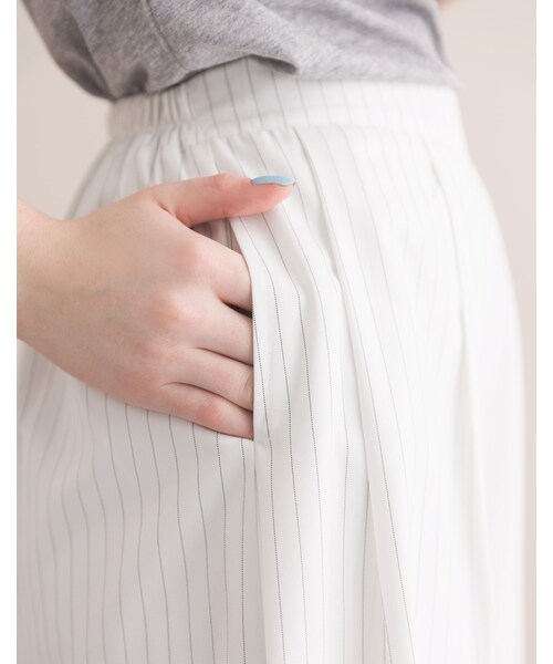PAZZO（パッゾ）の「夏日直條紋八分寬褲（パンツ・白）」の4枚目の写真