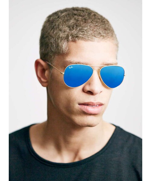 Ray-Ban(レイバン)の「Ray-Ban Gold Aviator Sunglasses(サングラス・メンズ・Metallic・000)」の2枚目の写真