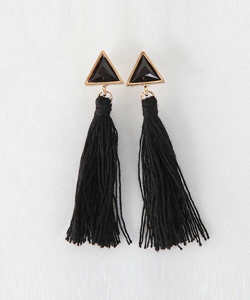 DHOLIC（ディーホリック）の「△メタルタッセルピアス（ピアス（両耳用）・レディース・ブラック/アイボリー・FREE）」の2枚目の写真