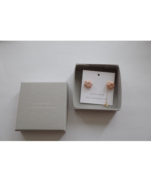 atelier bloom（アトリエブルーム）の「陶の宝石ピアス ピンク色（ピアス（両耳用）・レディース・その他）」の3枚目の写真