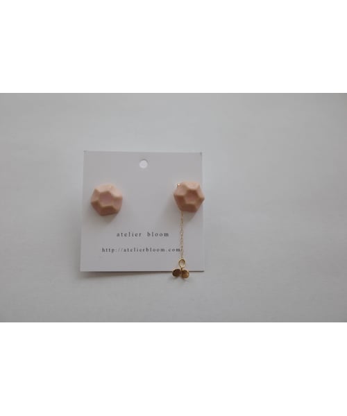 atelier bloom（アトリエブルーム）の「陶の宝石ピアス ピンク色（ピアス（両耳用）・レディース・その他）」の2枚目の写真