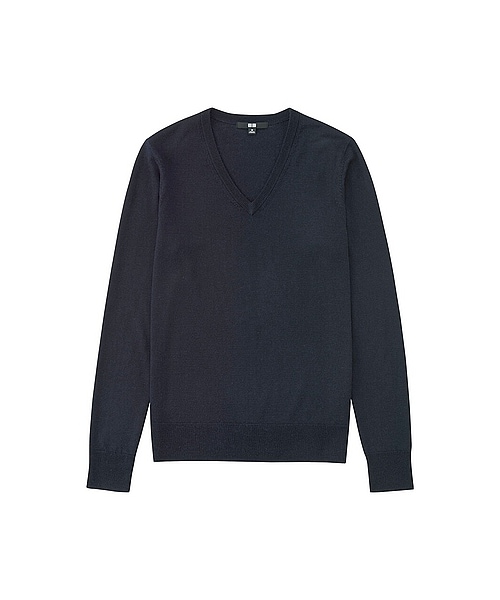 UNIQLO（ユニクロ）の「WOMEN エクストラファインメリノVネックセーター（長袖）（ニット/セーター・レディース・OFF WHITE/BROWN/NAVY/LIGHT GREEN/GRAY/DARK GRAY/BLACK/PINK/RED/BLUE・S/XL/XXL/L/M/3XL）」の7枚目の写真