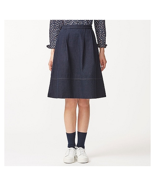 UNIQLO（ユニクロ）の「WOMEN デニムフレアスカート（スカート・レディース・BLACK/NAVY・61/73/70/67/76/64/58）」の2枚目の写真