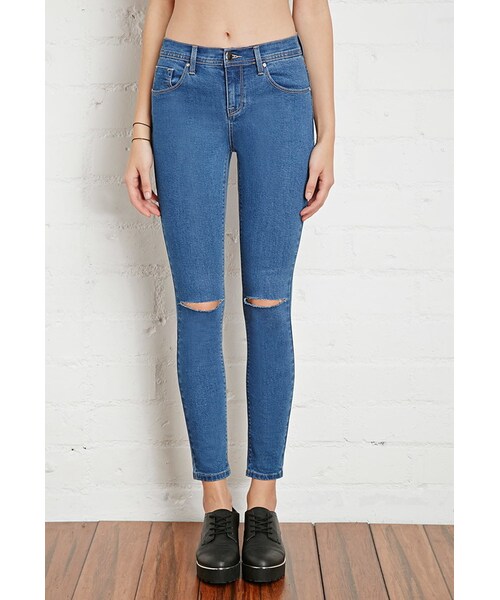 FOREVER 21（フォーエバー トゥエンティーワン）の「FOREVER 21 Raw-Cut Knee Skinny Jeans（デニムパンツ・レディース・Blue・24/25/26/27/28/29/30/31）」の2枚目の写真