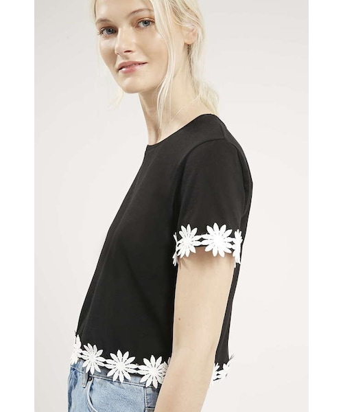 TOPSHOP(トップショップ)の「Daisy crochet trim tee(Tシャツ/カットソー・レディース・Black・2/4/6/8/10/12)」の2枚目の写真