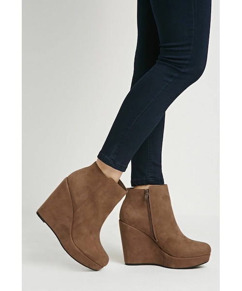 FOREVER 21(フォーエバー トゥエンティーワン)の「FOREVER 21 Faux Suede Wedge Booties(ブーツ・レディース・Black/Brown・5.5/6/6.5/7/7.5/8/8.5/9/10)」の5枚目の写真