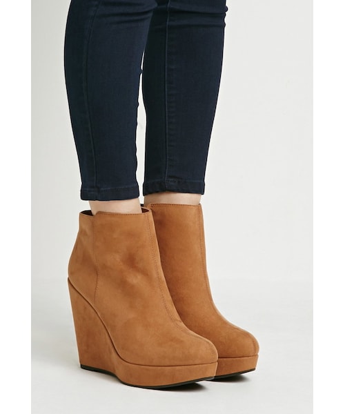 FOREVER 21(フォーエバー トゥエンティーワン)の「FOREVER 21 Faux Suede Wedge Booties(ブーツ・レディース・Black/Brown・5.5/6/6.5/7/7.5/8/8.5/9/10)」の2枚目の写真