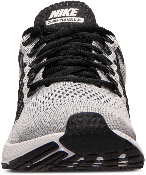 NIKE（ナイキ）の「Nike Women's Zoom Pegasus 32 Running Sneakers from Finish Line（スニーカー・レディース・Silver・6/6.5/7/7.5/8/8.5/9/9.5/10/11）」の3枚目の写真