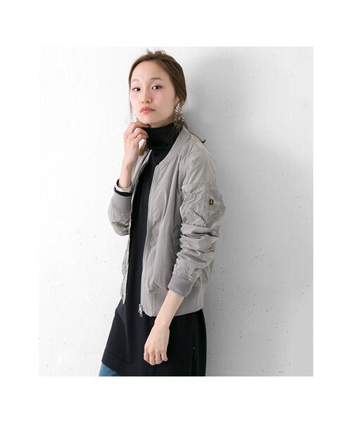 URBAN RESEARCH(アーバンリサーチ)の「ALPHA INDUSTRIES×URBAN RESEARCH iD 別注MA-1 ジャケット(ジャケット/アウター・レディース・BLACK/KHAKI/L.GREY・XS)」の4枚目の写真