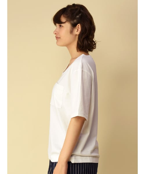 w closet(ダブルクローゼット)の「ポケット付きVネックTシャツ(トップス・レディース・オフホワイト/グレー※7/カーキ/ブラック※7・FREE)」の6枚目の写真