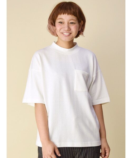 w closet(ダブルクローゼット)の「ハイネックポケ付きTシャツ(トップス・レディース・オフホワイト/グレー/キャメル/ブラック・FREE)」の5枚目の写真