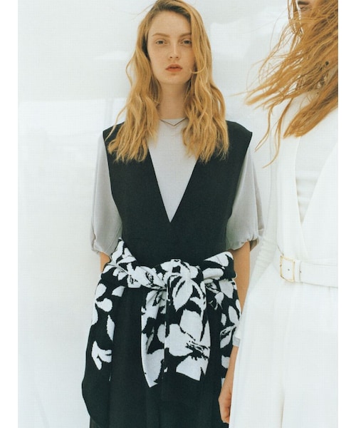 EMODA(エモダ)の「SHADOW FLOWER ニット(トップス・レディース・ホワイト/ブルー/ベージュ・F)」の4枚目の写真