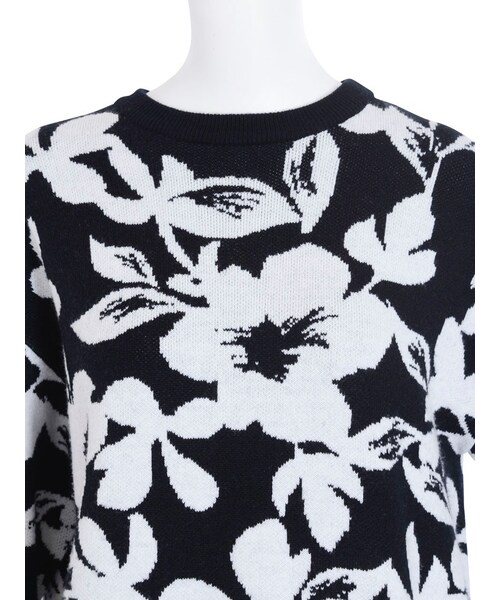 EMODA(エモダ)の「SHADOW FLOWER ニット(トップス・レディース・ホワイト/ブルー/ベージュ・F)」の8枚目の写真