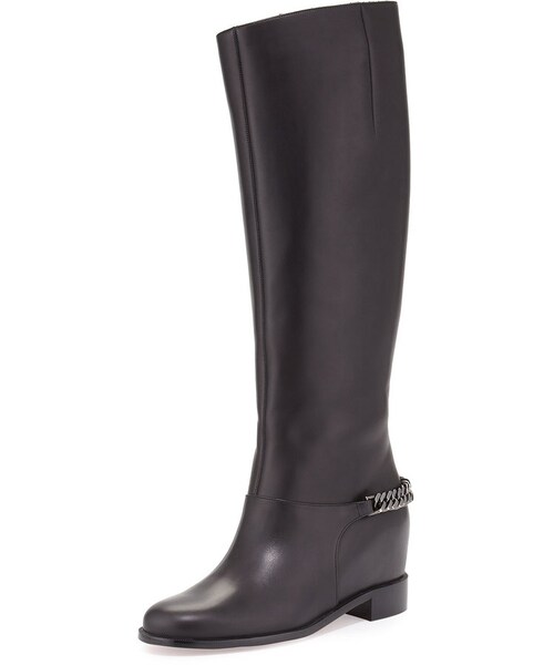 Christian Louboutin(クリスチャンルブタン)の「Christian Louboutin Cate Hidden-Wedge Red Sole Boot, Black(ブーツ・レディース・Black・35.0B/5.0B/35.5B/5.5B/36.0B/6.0B/36.5B/6.5B/37.0B/7.0B/37.5B/7.5B/38.0B/8.0B/38.5B/8.5B/39.0B/9.0B/39.5B/9.5B/40.0B/10.0B/40.5B/10.5B/41.0B/11.0B/42.0B/12.0B)」の1枚目の写真