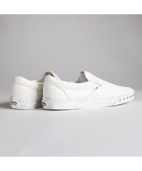 VANS(バンズ)の「Classic Studs Slip-On(ファッション雑貨・White・5.5/6/9/9.5/10)」の2枚目の写真
