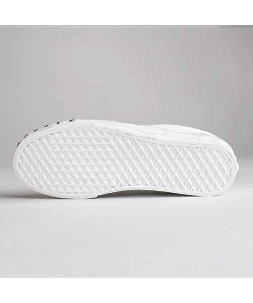 VANS(バンズ)の「Classic Studs Slip-On(ファッション雑貨・White・5.5/6/9/9.5/10)」の3枚目の写真