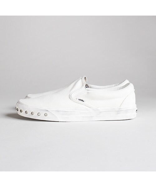 VANS(バンズ)の「Classic Studs Slip-On(ファッション雑貨・White・5.5/6/9/9.5/10)」の1枚目の写真