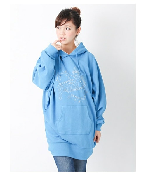 earth music&ecology(アースミュージックアンドエコロジー)の「ぱぴぷぺぽわぱーか(トップス・レディース・イエロー/ブルー・F)」の1枚目の写真