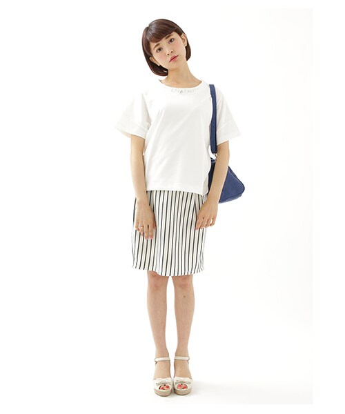 earth music&ecology（アースミュージックアンドエコロジー）の「襟ぐりタックビジュープルオーバー（トップス・レディース・オフホワイト/杢ライトグレー/ネイビー・F）」の4枚目の写真