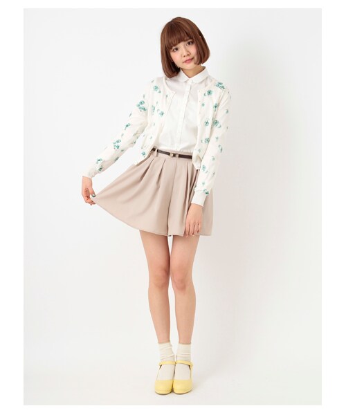 earth music&ecology（アースミュージックアンドエコロジー）の「ベルト付タックキュロットパンツ（パンツ・レディース・ライトピンク/ベージュ/ライトイエロー/ミント/ネイビー・F）」の12枚目の写真