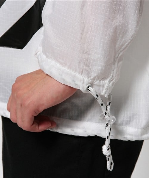 off white（オフホワイト）の「OFF WHITE プルオーバー（その他アウター・メンズ・ホワイト/ブラック・MEDIUM）」の7枚目の写真