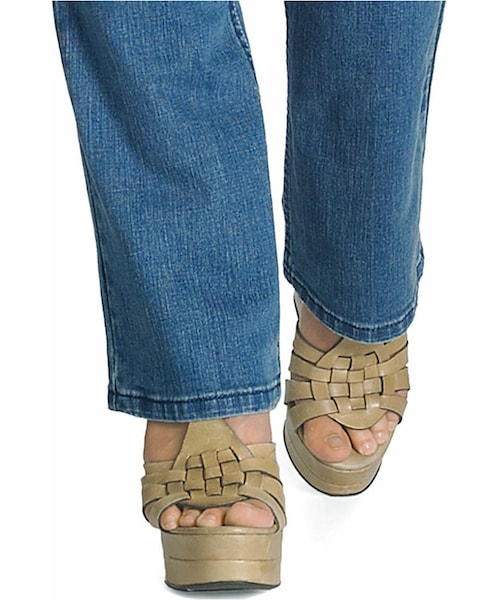 Levi's（リーバイス）の「Levi's® Juniors' 524 Too Superlow Bootcut Jeans（デニムパンツ・レディース・Coast Is Clear・0）」の4枚目の写真