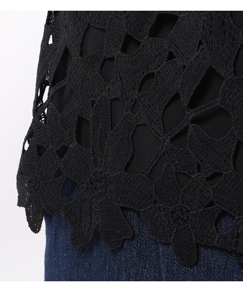 PAGEBOY（ページボーイ）の「パールネックレス付アイレットレースブラウス（トップス・レディース・オフホワイト/ブラック）」の8枚目の写真