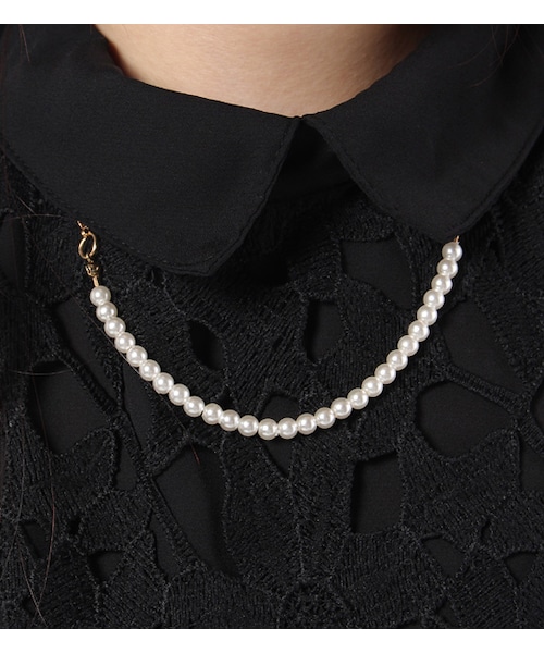 PAGEBOY（ページボーイ）の「パールネックレス付アイレットレースブラウス（トップス・レディース・オフホワイト/ブラック）」の9枚目の写真