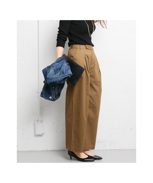 URBAN RESEARCH DOORS（アーバンリサーチドアーズ）の「コットンタックワイドパンツ（パンツ・レディース・OFF WHITE/BLACK/BEIGE・36/38/40）」の13枚目の写真