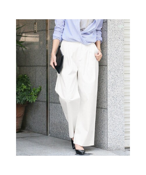 URBAN RESEARCH DOORS（アーバンリサーチドアーズ）の「コットンタックワイドパンツ（パンツ・レディース・OFF WHITE/BLACK/BEIGE・36/38/40）」の6枚目の写真