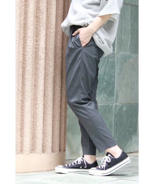 JOURNAL STANDARD（ジャーナルスタンダード）の「《予約》TRストライプランダムタックテーパードパンツ◆（パンツ・レディース・グレー/ネイビー・36/38/40）」の17枚目の写真