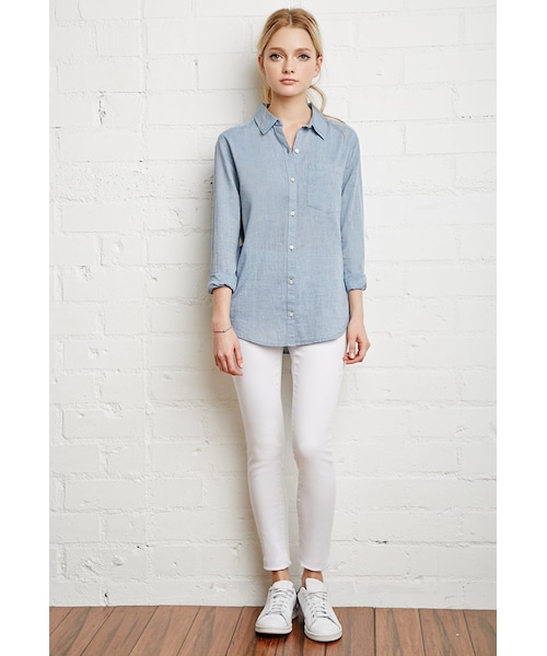 FOREVER 21（フォーエバー トゥエンティーワン）の「FOREVER 21 Classic Chambray Shirt（シャツ/ブラウス・レディース・Blue・Small/Medium/Large）」の8枚目の写真