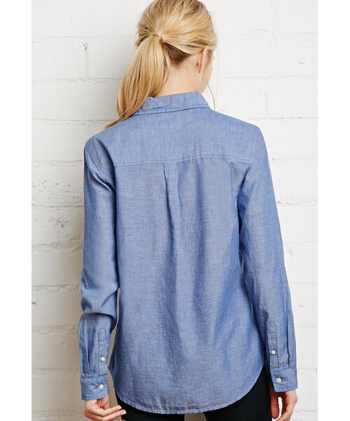 FOREVER 21（フォーエバー トゥエンティーワン）の「FOREVER 21 Classic Chambray Shirt（シャツ/ブラウス・レディース・Blue・Small/Medium/Large）」の5枚目の写真