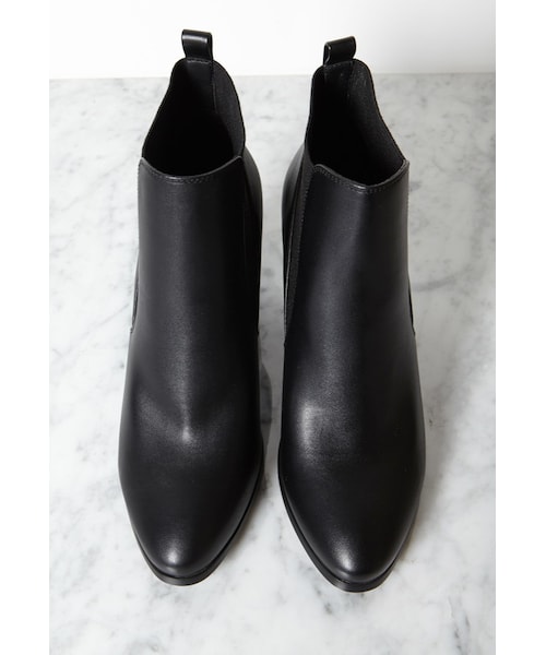 FOREVER 21(フォーエバー トゥエンティーワン)の「FOREVER 21 Stacked Heel Chelsea Boots(ブーツ・レディース・Black・5.5/6/6.5/7/7.5/8/8.5/9/10)」の4枚目の写真