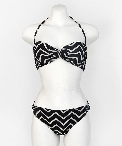 DHOLIC（ディーホリック）の「ジグザグ柄バンドゥビキニ（水着・レディース・アイボリー/ブラック/ネイビー・S/M）」の2枚目の写真
