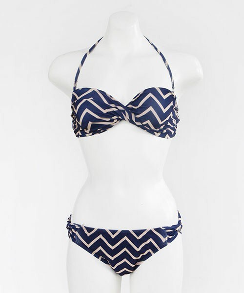 DHOLIC（ディーホリック）の「ジグザグ柄バンドゥビキニ（水着・レディース・アイボリー/ブラック/ネイビー・S/M）」の3枚目の写真
