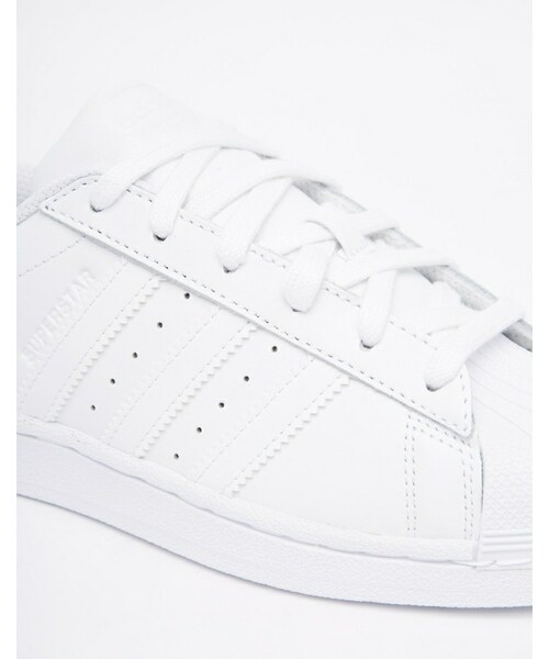 adidas（アディダス）の「adidas Originals Superstar Foundation White Sneakers（スニーカー・レディース・White・US 10-EU 42 2/3 - US 10/US 10.5-EU 43 1/3 - US 10.5/US 9.5-EU 42 - US 9.5）」の4枚目の写真